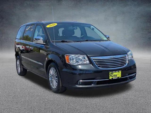 2016 Chrysler Town & Country Touring-L for sale in Fox Lake, IL