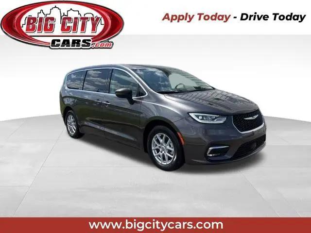 2023 Chrysler Pacifica Touring L for sale in Fort Wayne, IN