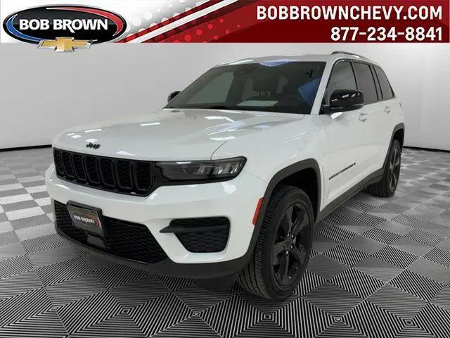2023 Jeep Grand Cherokee Altitude 4x4 for sale in Urbandale, IA