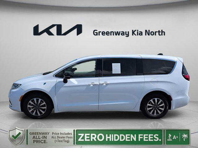 2024 Chrysler Pacifica Hybrid Select
