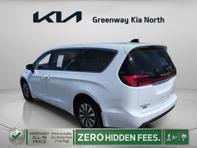 2024 Chrysler Pacifica Hybrid Select