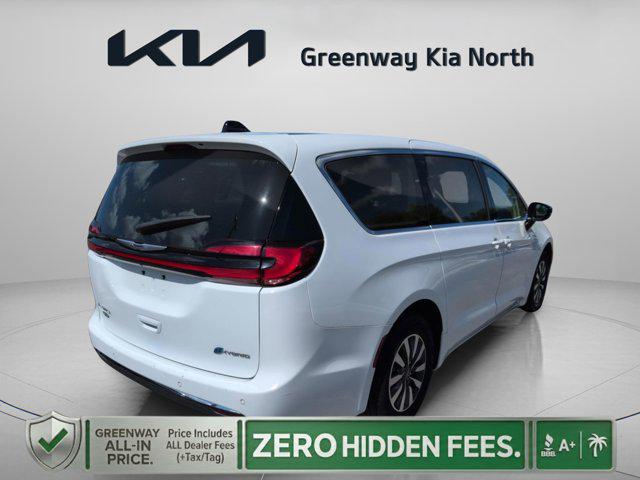 2024 Chrysler Pacifica Hybrid Select