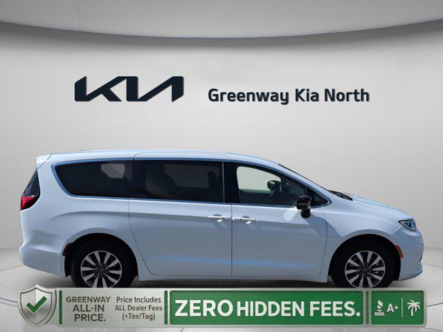 2024 Chrysler Pacifica Hybrid Select