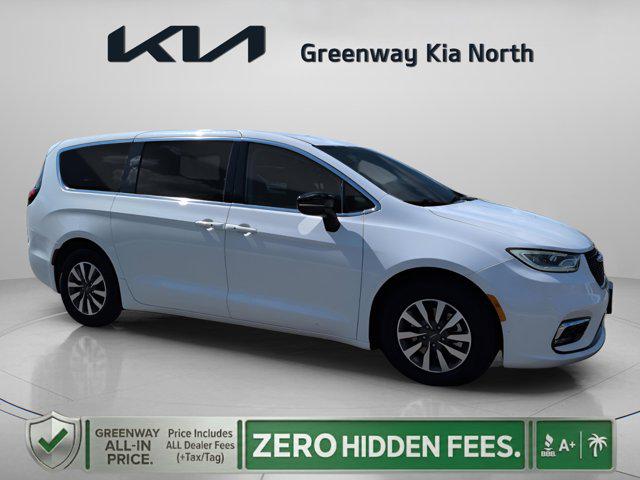 2024 Chrysler Pacifica Hybrid Select