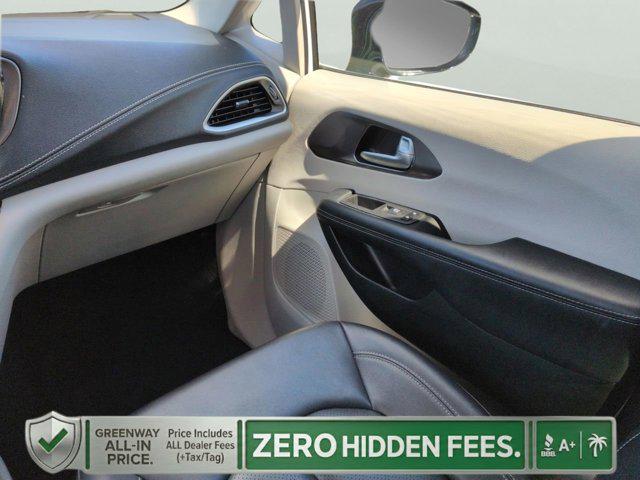 2024 Chrysler Pacifica Hybrid Select