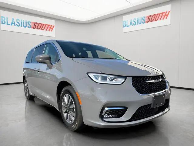 2022 Chrysler Pacifica Hybrid Touring L for sale in Stratford, CT