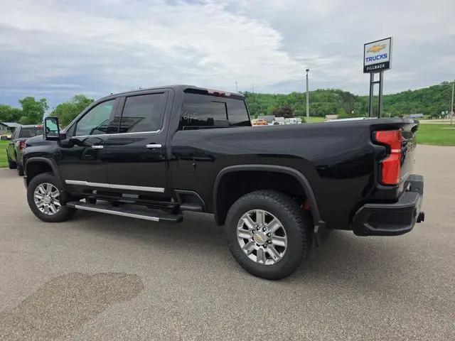 2026 Chevrolet Silverado 2500HD Crew Cab, Standard Bed, High Country, 4WD