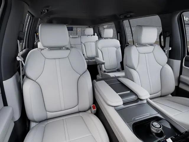 2026 Jeep Grand Wagoneer 4x2