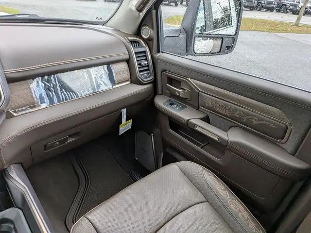 2026 Ram 3500 Limited Longhorn Crew Cab 4x4 8' Box