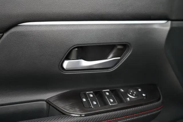 2025 Nissan Kicks SR Intelligent AWD
