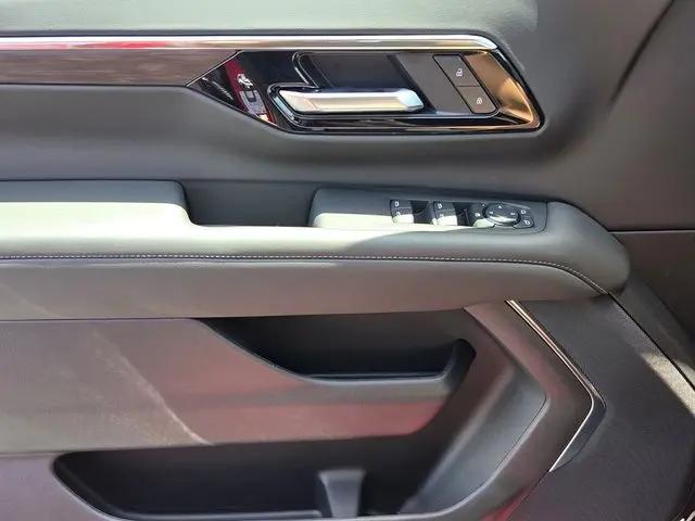 2026 Chevrolet Suburban LS, 4WD