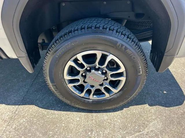 2026 GMC Sierra 2500HD Crew Cab, Standard Bed, SLE, 4WD