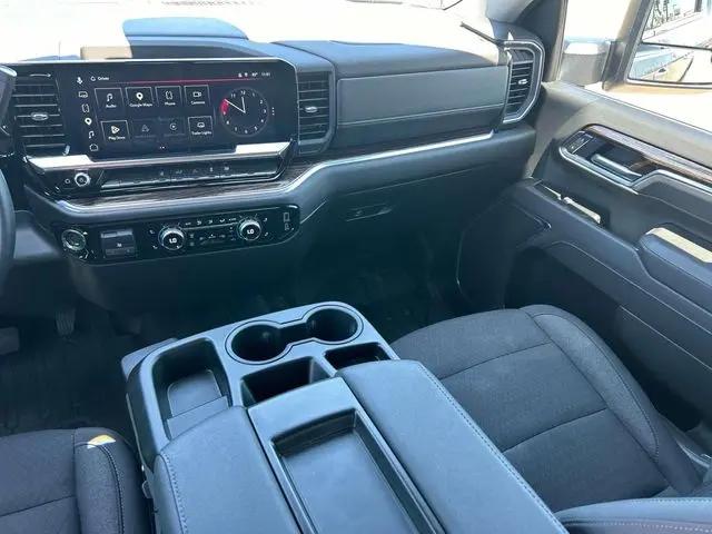 2026 GMC Sierra 2500HD Crew Cab, Standard Bed, SLE, 4WD