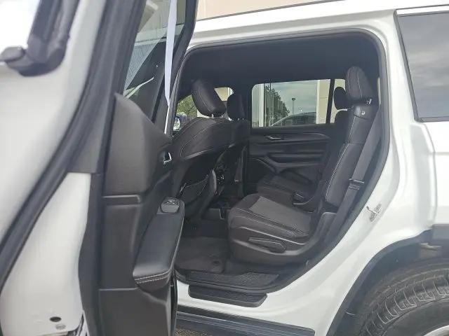2024 Jeep Grand Cherokee L Laredo 4x4