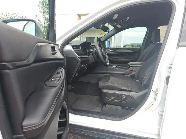 2024 Jeep Grand Cherokee L Laredo 4x4