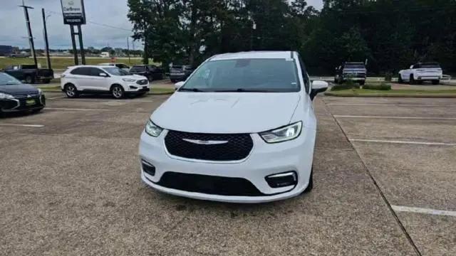 2023 Chrysler Pacifica Hybrid Touring L