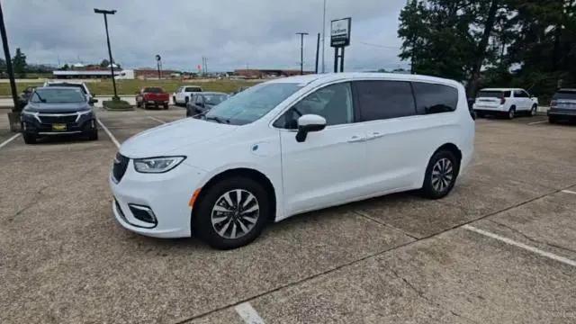 2023 Chrysler Pacifica Hybrid Touring L