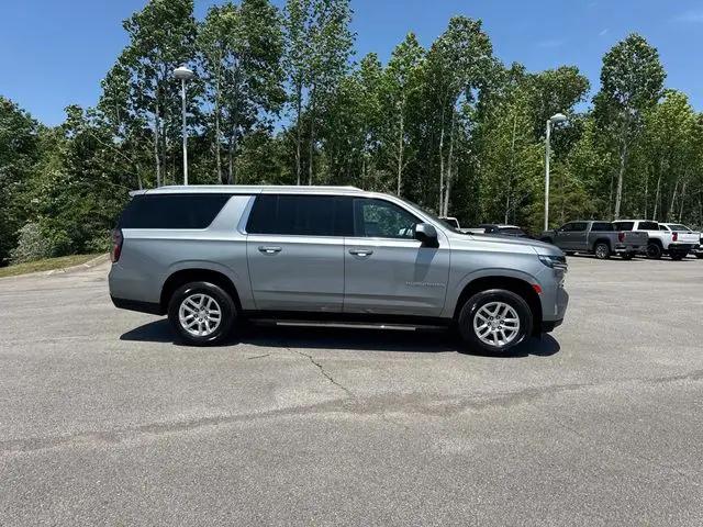 2024 Chevrolet Suburban 4WD LT