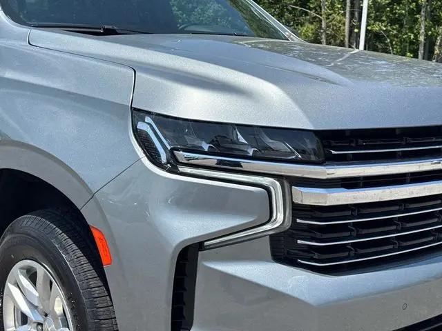2024 Chevrolet Suburban 4WD LT