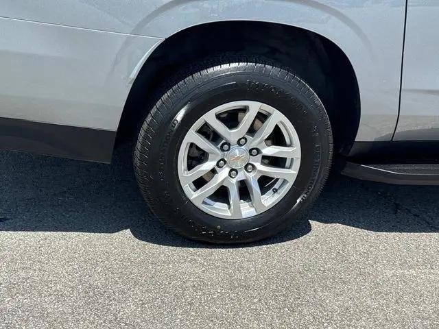2024 Chevrolet Suburban 4WD LT