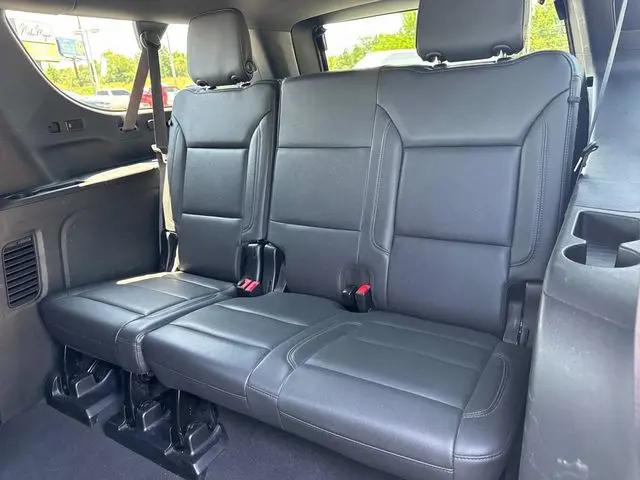 2024 Chevrolet Suburban 4WD LT