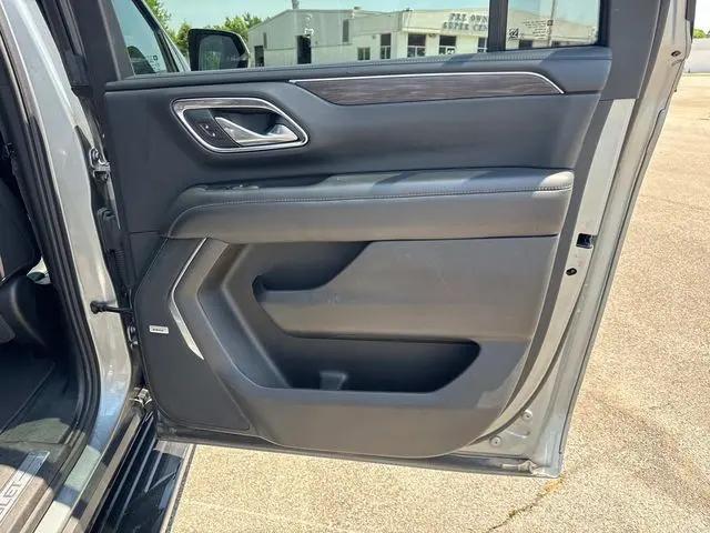 2024 Chevrolet Suburban 4WD LT