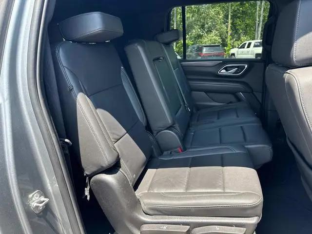 2024 Chevrolet Suburban 4WD LT