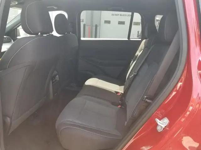 2026 Jeep Cherokee Laredo 4x4
