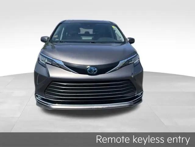 2022 Toyota Sienna XLE