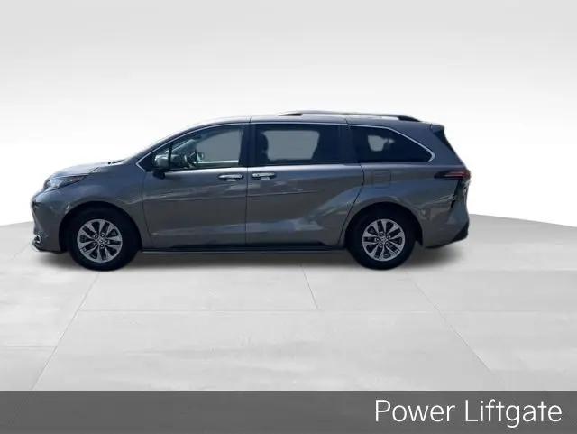 2022 Toyota Sienna XLE