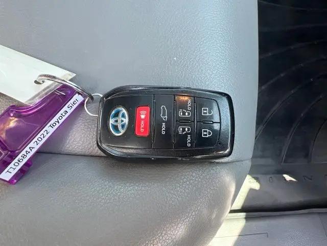 2022 Toyota Sienna XLE