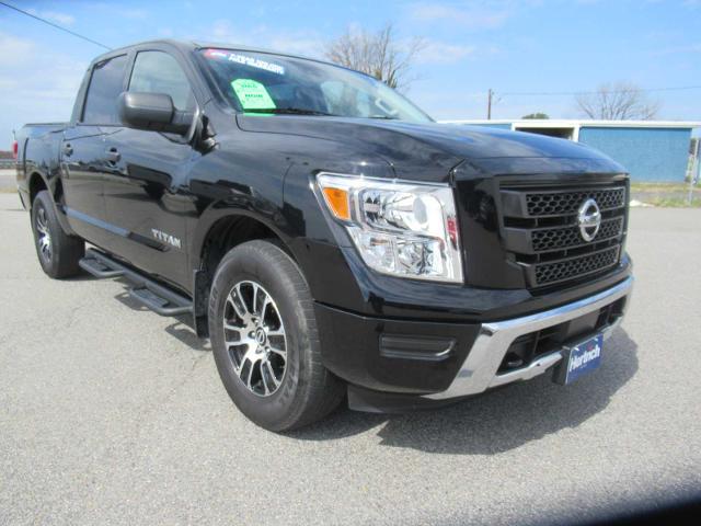 2023 Nissan Titan Crew Cab SV 4x4