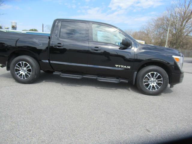 2023 Nissan Titan Crew Cab SV 4x4