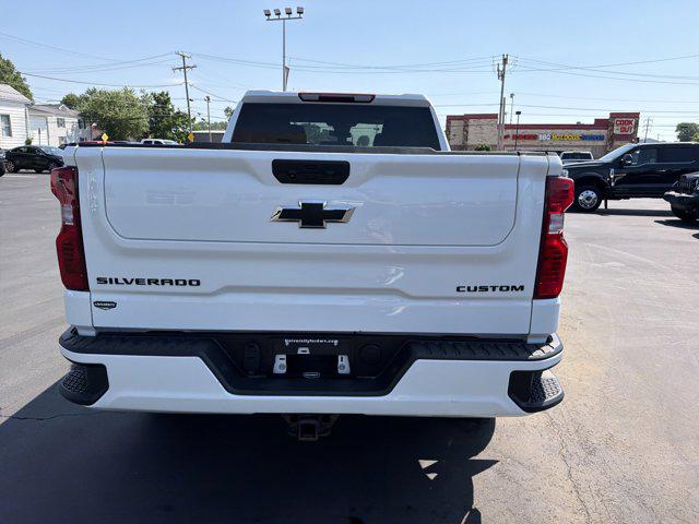 2023 Chevrolet Silverado 1500 4WD Double Cab Standard Bed Custom