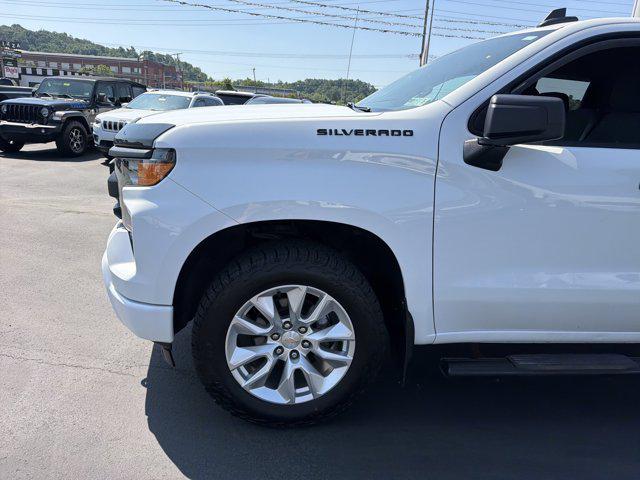 2023 Chevrolet Silverado 1500 4WD Double Cab Standard Bed Custom