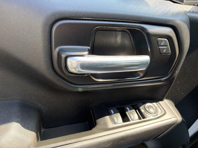 2023 Chevrolet Silverado 1500 4WD Double Cab Standard Bed Custom