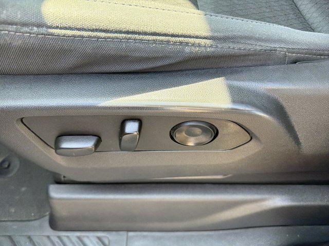 2023 Chevrolet Silverado 1500 4WD Double Cab Standard Bed Custom