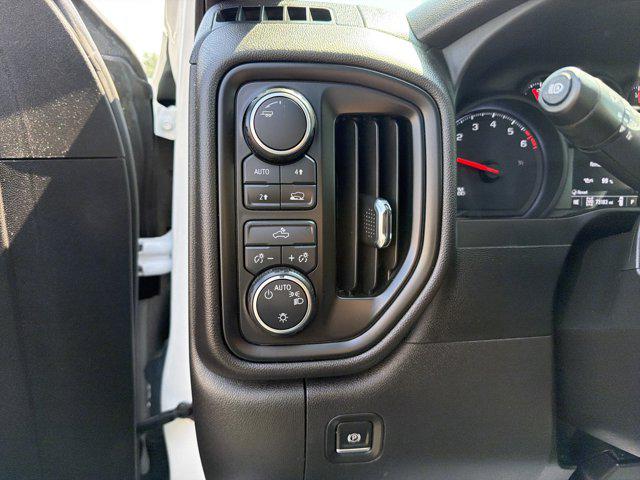 2023 Chevrolet Silverado 1500 4WD Double Cab Standard Bed Custom