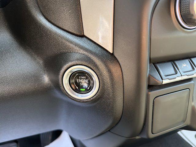 2023 Chevrolet Silverado 1500 4WD Double Cab Standard Bed Custom