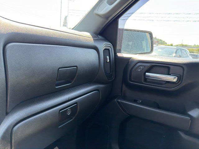 2023 Chevrolet Silverado 1500 4WD Double Cab Standard Bed Custom