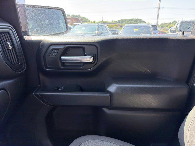 2023 Chevrolet Silverado 1500 4WD Double Cab Standard Bed Custom