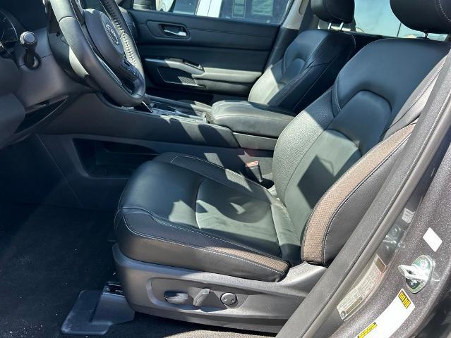 2023 Nissan Pathfinder SL FWD