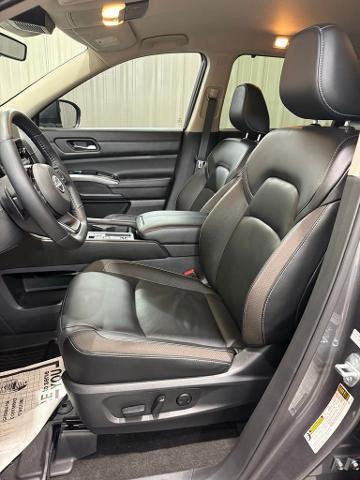 2023 Nissan Pathfinder SL FWD