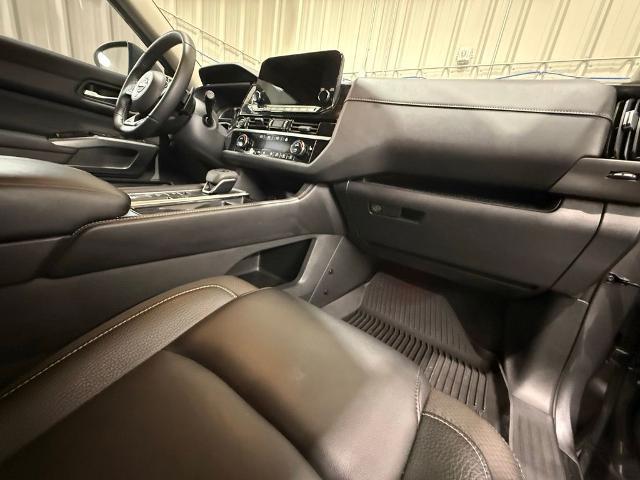 2023 Nissan Pathfinder SL FWD