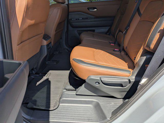 2024 Nissan Pathfinder Platinum FWD