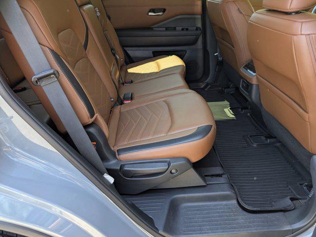 2024 Nissan Pathfinder Platinum FWD
