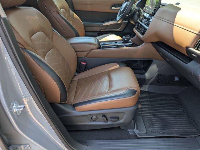 2024 Nissan Pathfinder Platinum FWD