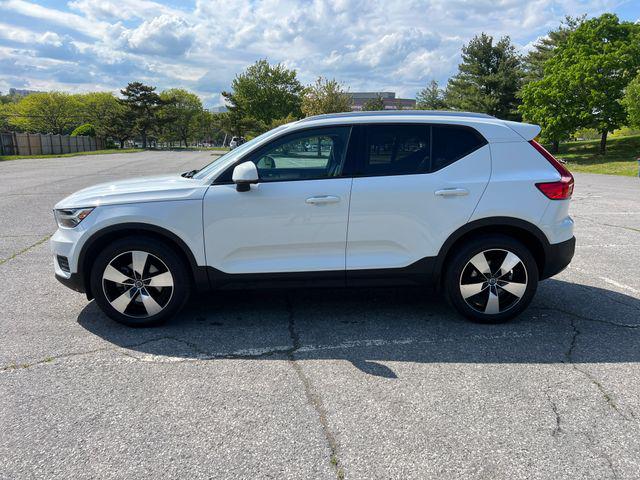 2020 Volvo XC40 T5 Momentum