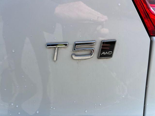 2020 Volvo XC40 T5 Momentum