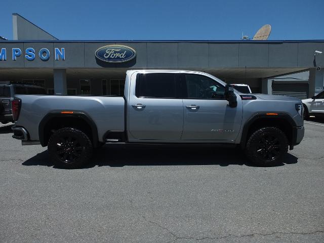 2025 GMC Sierra 2500HD 4WD Crew Cab Standard Bed AT4